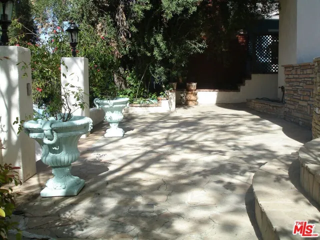 14590 Valley Vista Boulevard, Sherman Oaks, California 91403