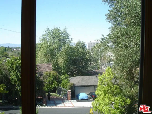 14590 Valley Vista Boulevard, Sherman Oaks, California 91403
