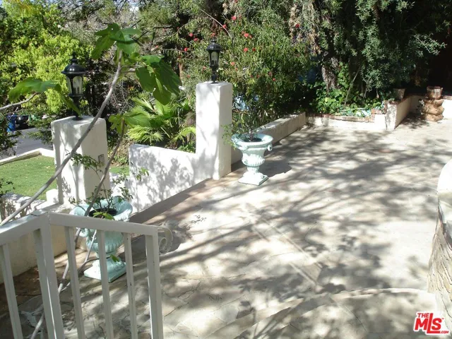 14590 Valley Vista Boulevard, Sherman Oaks, California 91403