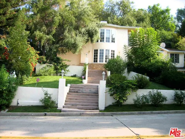 14590 Valley Vista Boulevard, Sherman Oaks, California 91403