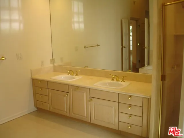 14590 Valley Vista Boulevard, Sherman Oaks, California 91403