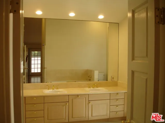 14590 Valley Vista Boulevard, Sherman Oaks, California 91403