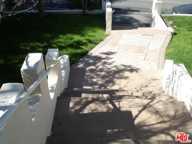 14590 Valley Vista Boulevard, Sherman Oaks, California 91403