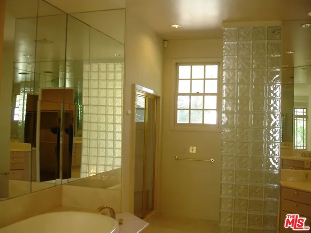 14590 Valley Vista Boulevard, Sherman Oaks, California 91403