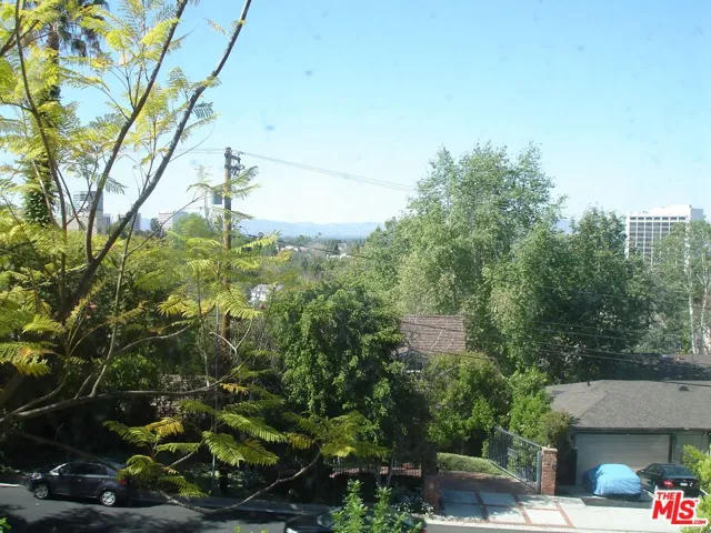14590 Valley Vista Boulevard, Sherman Oaks, California 91403