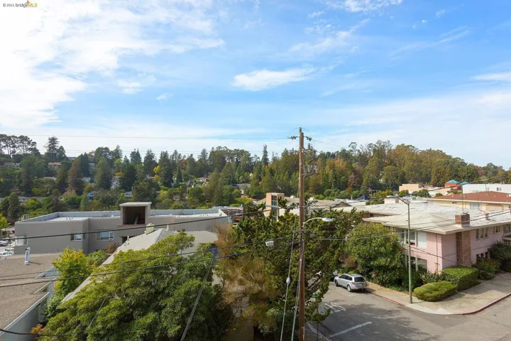 6558 Lucas Ave 302, Oakland, California 94611