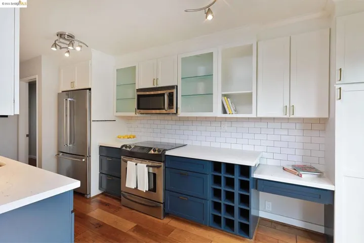 6558 Lucas Ave 302, Oakland, California 94611