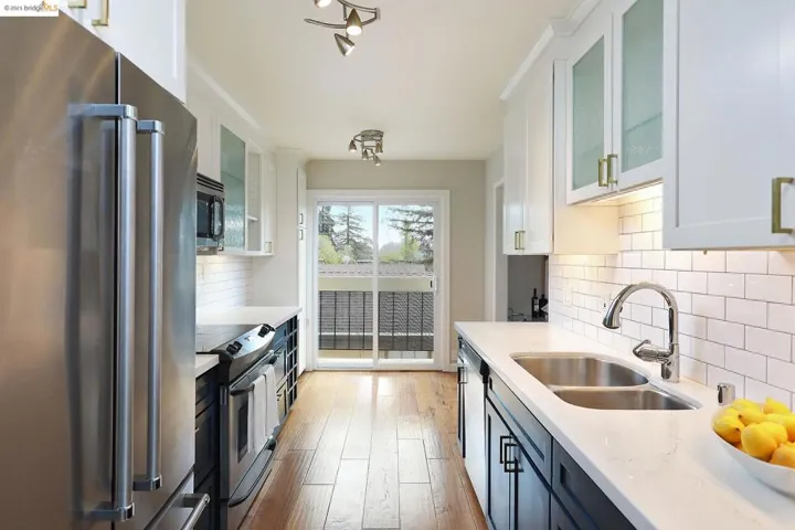 6558 Lucas Ave 302, Oakland, California 94611