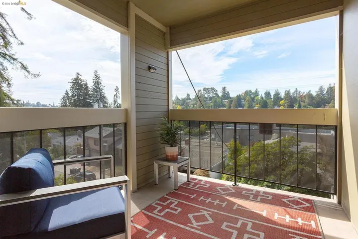 6558 Lucas Ave 302, Oakland, California 94611