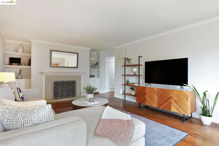 6558 Lucas Ave 302, Oakland, California 94611