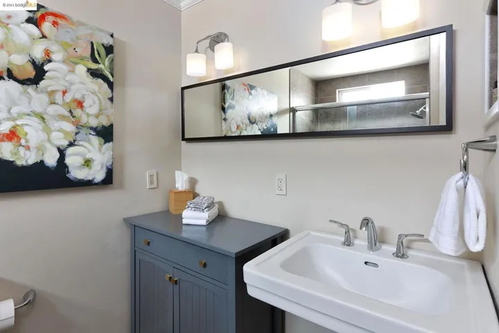 6558 Lucas Ave 302, Oakland, California 94611