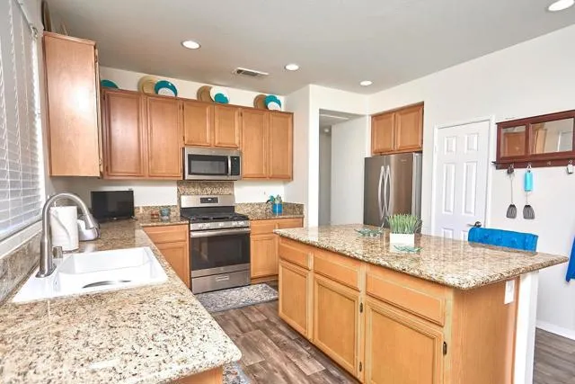 15599 Ripple Ridge Way, Victorville, California 92394