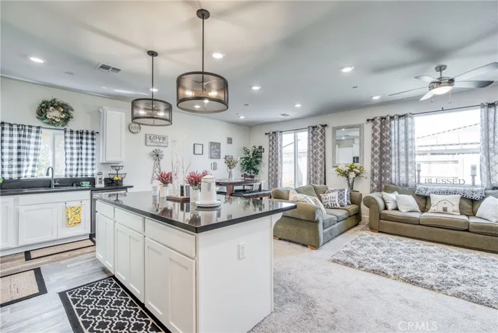 6882 E Braly Avenue, Fresno, California 93727