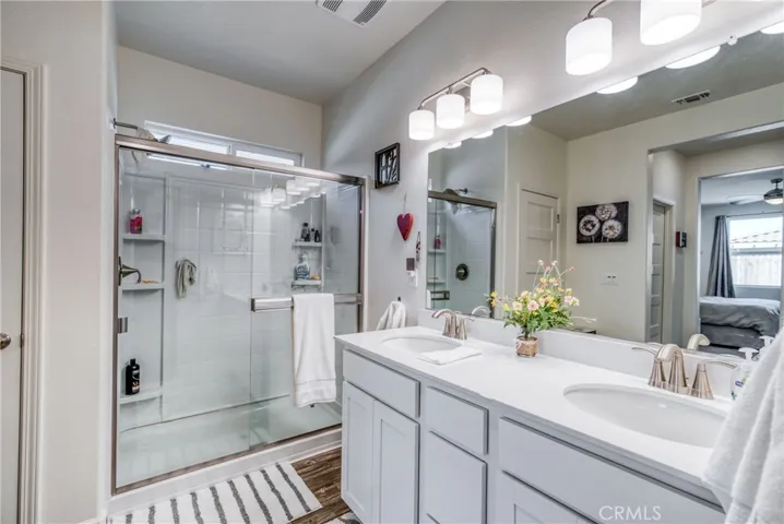 6882 E Braly Avenue, Fresno, California 93727