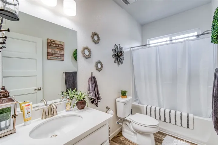 6882 E Braly Avenue, Fresno, California 93727