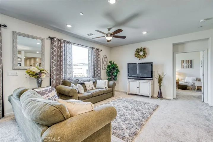 6882 E Braly Avenue, Fresno, California 93727
