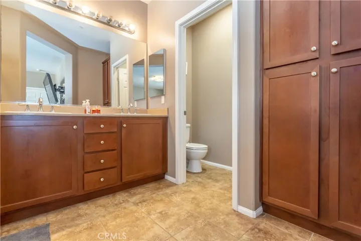 Master ensuite bathroom