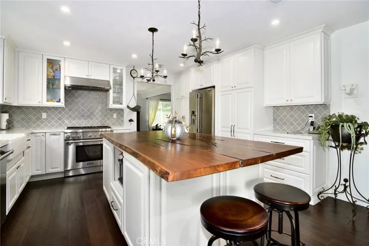 7824 Woodhall Avenue, West Hills, California 91304