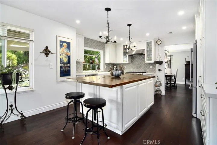 7824 Woodhall Avenue, West Hills, California 91304