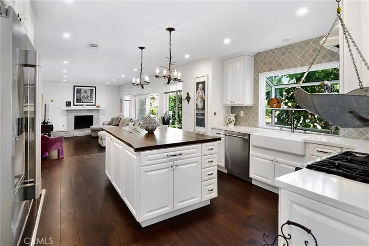7824 Woodhall Avenue, West Hills, California 91304
