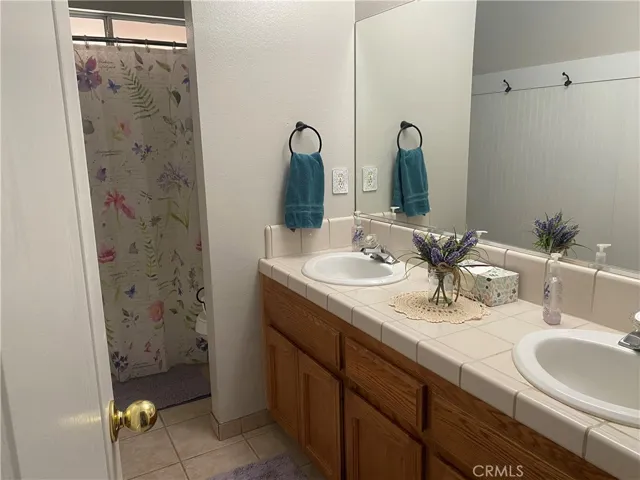 5235 Camelback Street, Chowchilla, California 93610