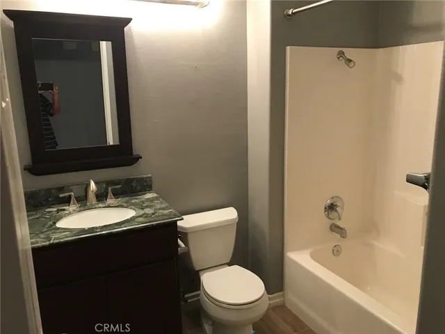 Upstairs hall bathroom
