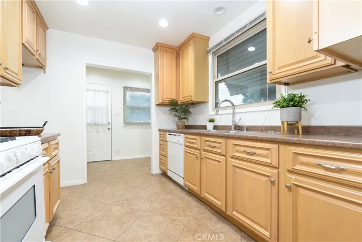 2953 Del Amo Boulevard, Lakewood, California 90712