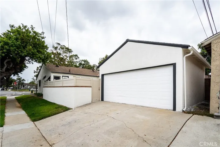 2953 Del Amo Boulevard, Lakewood, California 90712