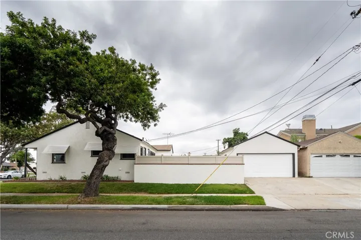 2953 Del Amo Boulevard, Lakewood, California 90712