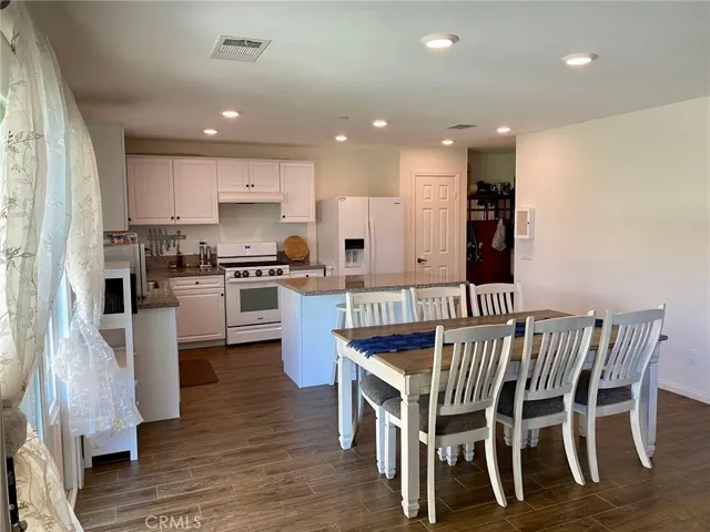 Kitchen=Dining