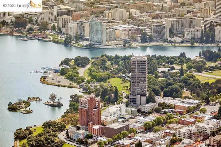 565 Bellevue Ave. 2405, Oakland, California 94610
