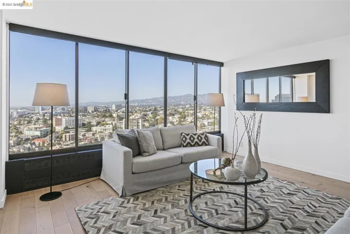 565 Bellevue Ave. 2405, Oakland, California 94610