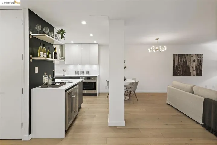 565 Bellevue Ave. 2405, Oakland, California 94610