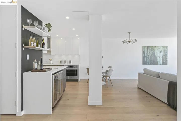 565 Bellevue Ave. 2405, Oakland, California 94610