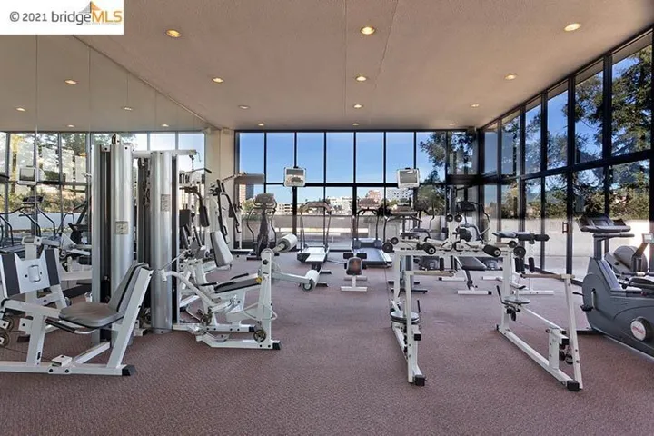 565 Bellevue Ave. 2405, Oakland, California 94610