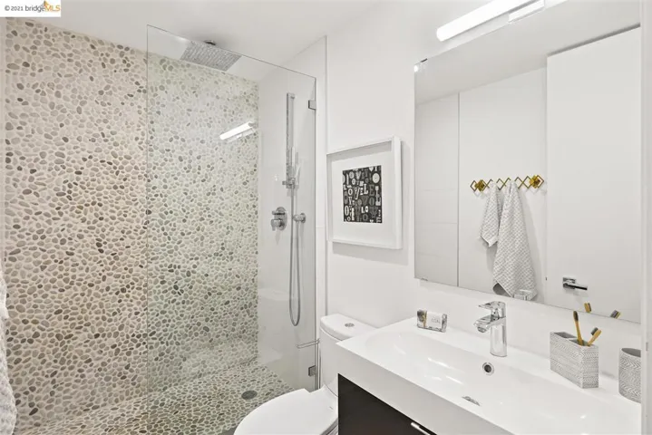 565 Bellevue Ave. 2405, Oakland, California 94610