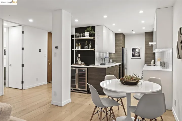 565 Bellevue Ave. 2405, Oakland, California 94610