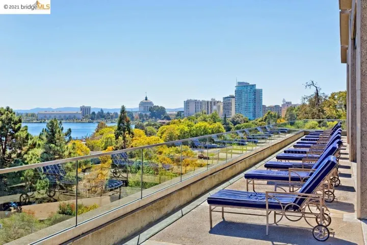 565 Bellevue Ave. 2405, Oakland, California 94610