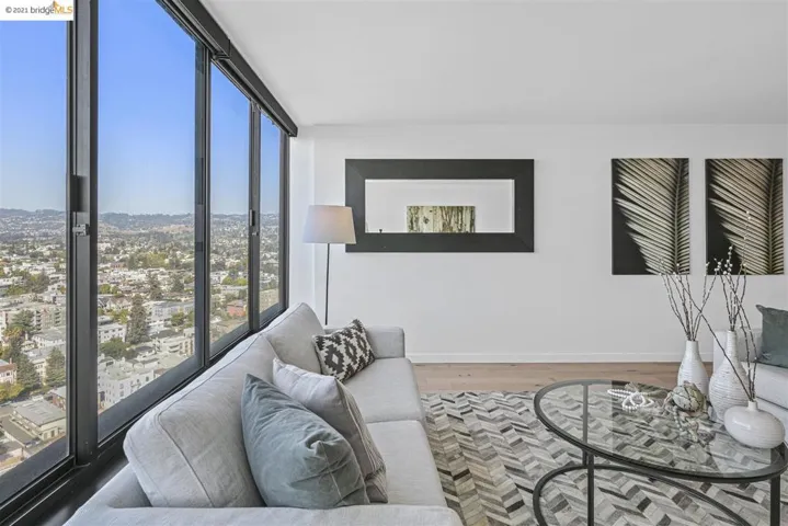 565 Bellevue Ave. 2405, Oakland, California 94610