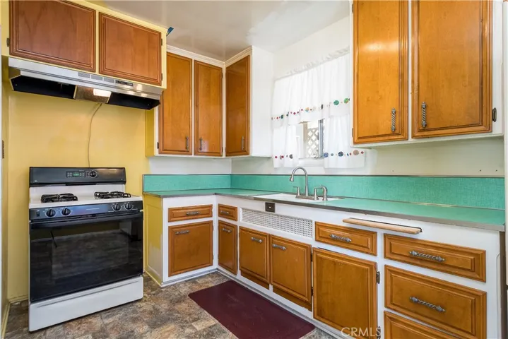 11121 Loch Avon Drive, Whittier, California 90606
