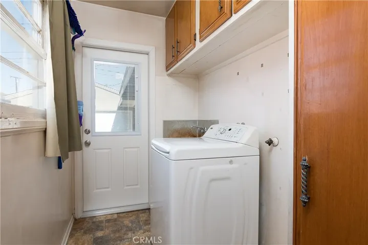11121 Loch Avon Drive, Whittier, California 90606