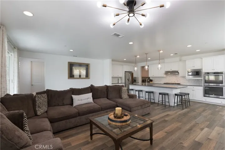 31227 Whistling Acres Drive, Temecula, California 92591