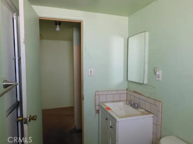Hall bath other side
