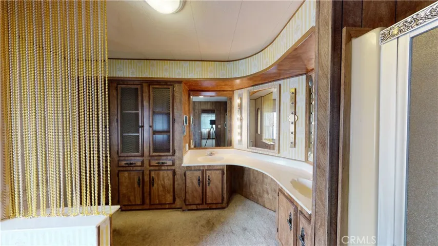 Double sink and corner vanity