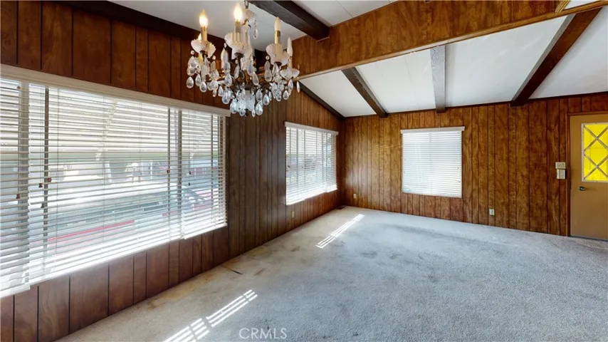Vaulted Ceiling!!
