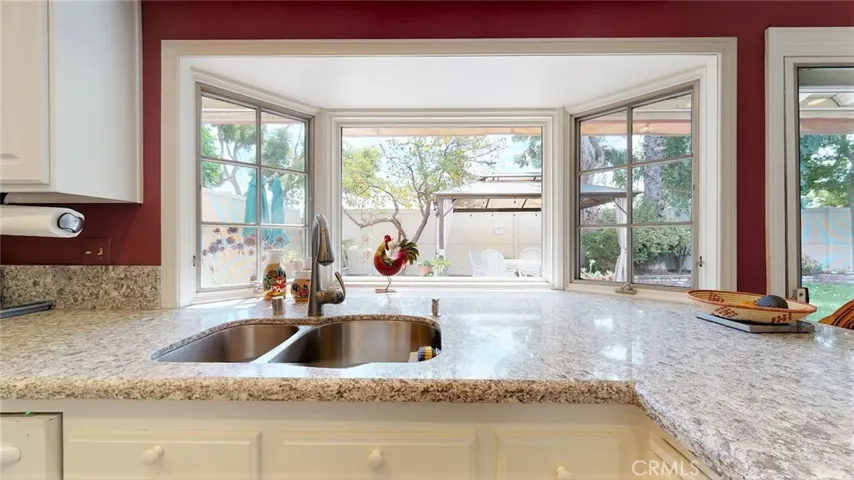 Push out bay window