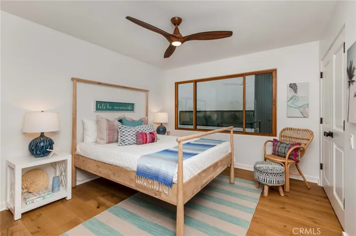 Second bedroom.