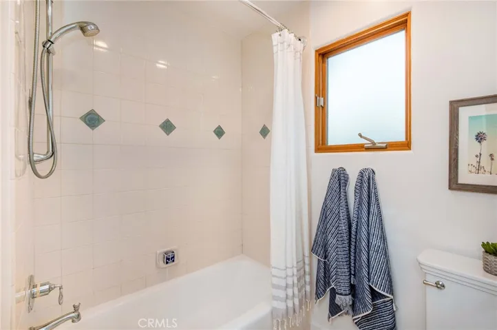 Shower room.