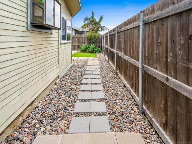 Side yard good for a dog run