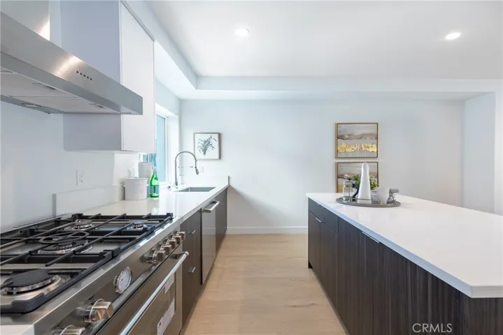 5006 W Maplewood Avenue, Hancock Park, California 90004
